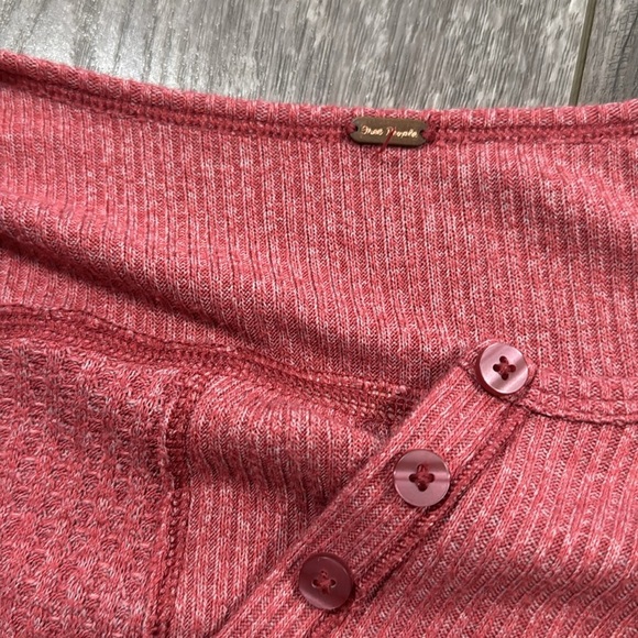 Free People Oversized Leo Henley Top in Rose Size S - Picture 4 of 6